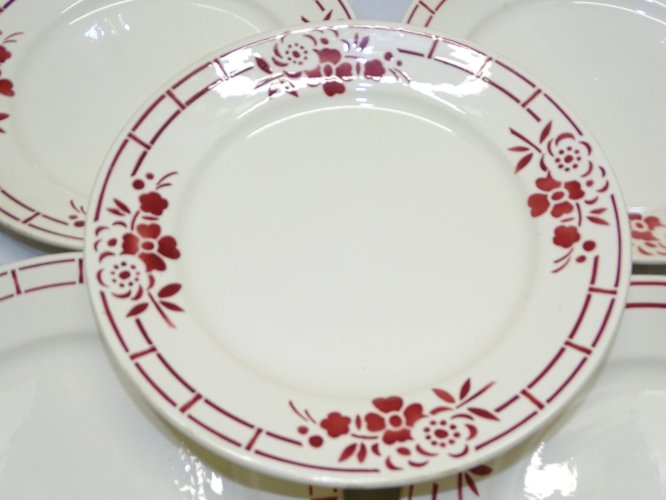 -7 ASSIETTES PLATES DEMI PORCELAINE BADONVILLER  FLEURS & MOTIFS ROUGES    D