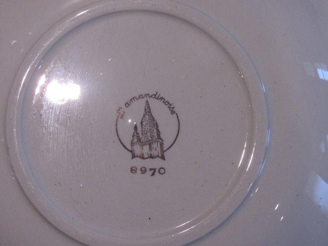 7 Assiettes plates en porcelaine décor fleurs l'amandinoise vintage