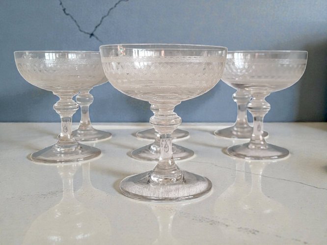 7 coupes à champagne en cristal