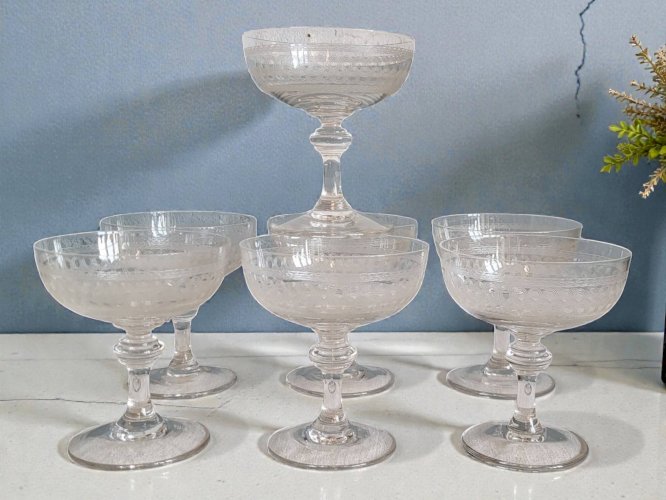 7 coupes à champagne en cristal