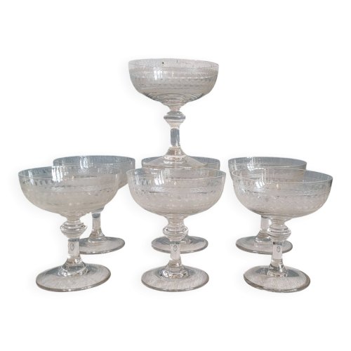 7 coupes à champagne en cristal