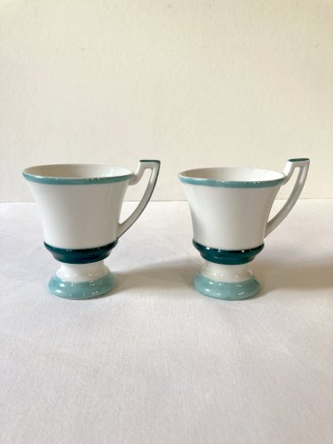 7 tasses à café en faïence de type brûlot