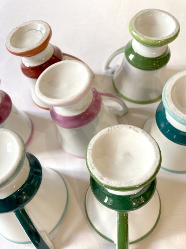7 tasses à café en faïence de type brûlot