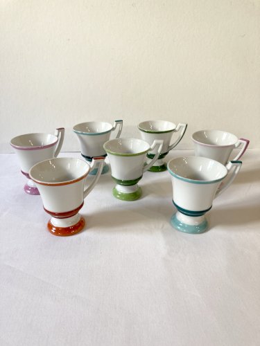 7 tasses à café en faïence de type brûlot