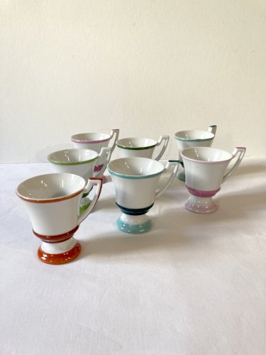 7 tasses à café en faïence de type brûlot