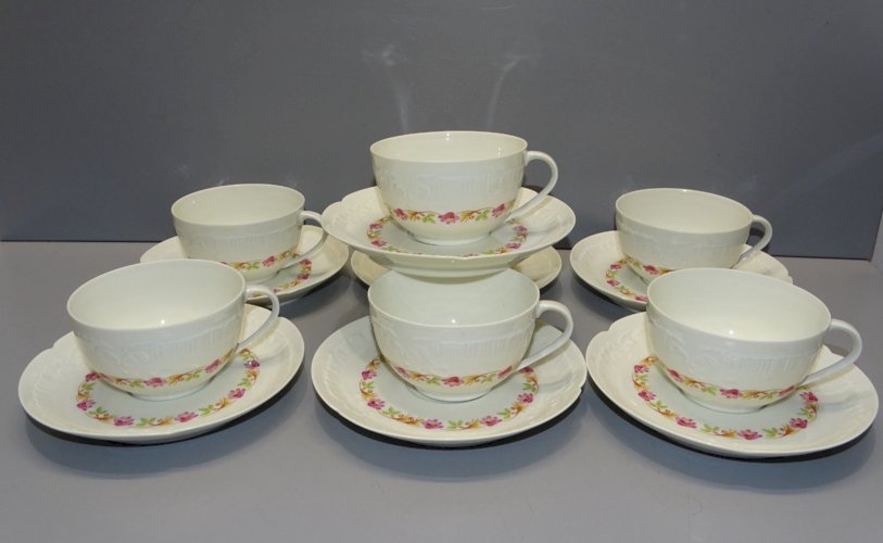 -7 TASSES  SOUCOUPES PORCELAINE de LIMOGES BELLES GUIRLANDES FLEURS COLLECTION D
