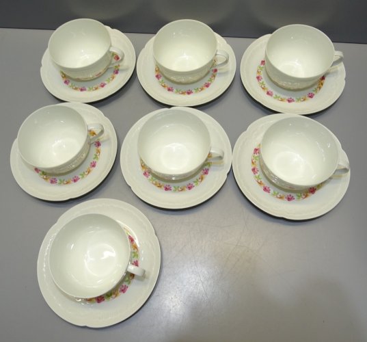 -7 TASSES  SOUCOUPES PORCELAINE de LIMOGES BELLES GUIRLANDES FLEURS COLLECTION D