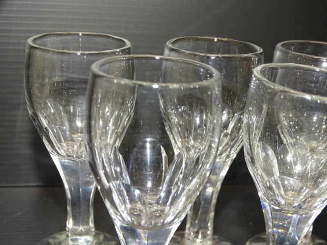 -7 VERRES A PIEDS CRISTAL ANCIENS pour CAVE A LIQUEUR COLLECTION VITRINE   D