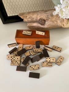 724⚜️ Vintage Authentic Wooden Dominoes Game Set 28 Pieces