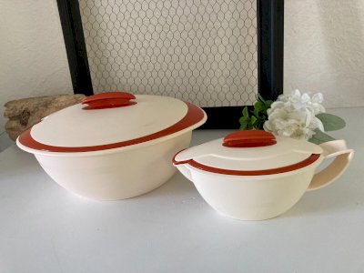 724⚜️ Tupperware Gravy Boat and Oval Plastic Soup Serving Dish