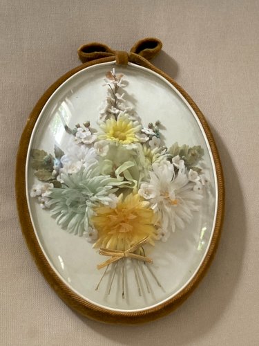 724⚜️Ancien Cadre Ovale Verre Bombé Fleurs Séchées. Tissu Galon Velours Vintage
