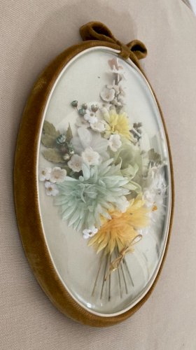 724⚜️Ancien Cadre Ovale Verre Bombé Fleurs Séchées. Tissu Galon Velours Vintage