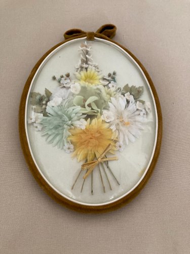 724⚜️Ancien Cadre Ovale Verre Bombé Fleurs Séchées. Tissu Galon Velours Vintage