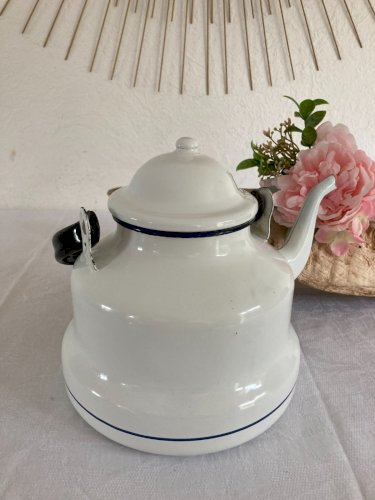 725⚜️ Ancienne Bouilloire en Tôle Émaillée Blanc Vintage Authentique