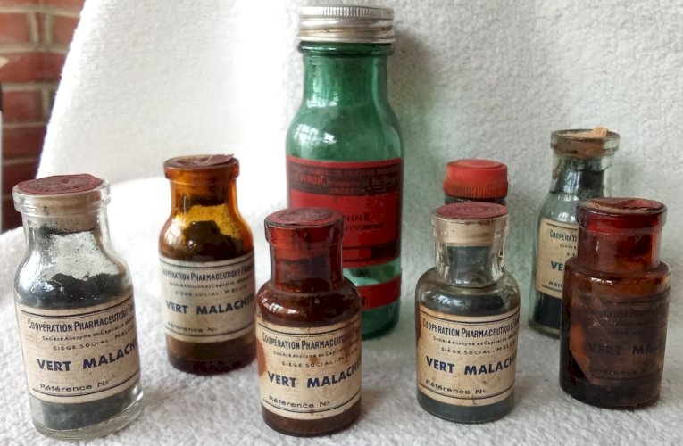 8 Ancien flacon Bouteille pharmacie  pharmacy apothecary Vert malachite Vesuvine