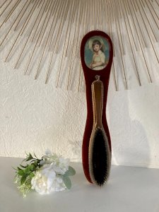 8 ⚜️ Vintage Clothes Brush on Velvet Wall Mount Height 44 cm