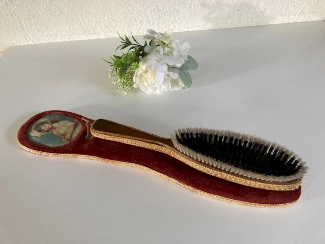 8 ⚜️ Ancienne Brosse à Habits Sur Support Mural Velours Hauteur 44 Cm Vintage