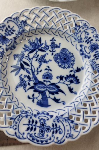 8 anciennes assiettes, décor Blue Onion / porcelaine Tchécoslovaquie / Czech