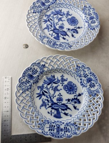 8 anciennes assiettes, décor Blue Onion / porcelaine Tchécoslovaquie / Czech