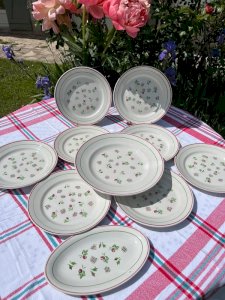 8 assiettes, 1 plat et 1 ravier KG Lunéville