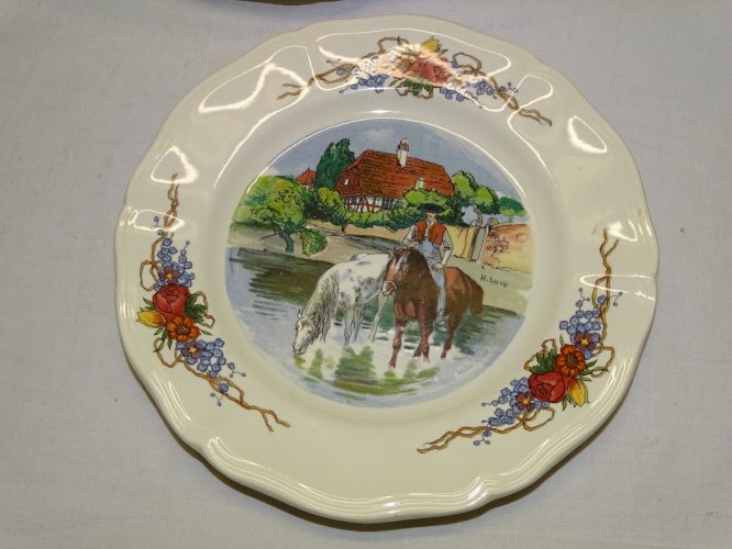 -8 ASSIETTES A DESSERT  CERAMIQUE SARREGUEMINES signées H.LOUX OBERNAI    D