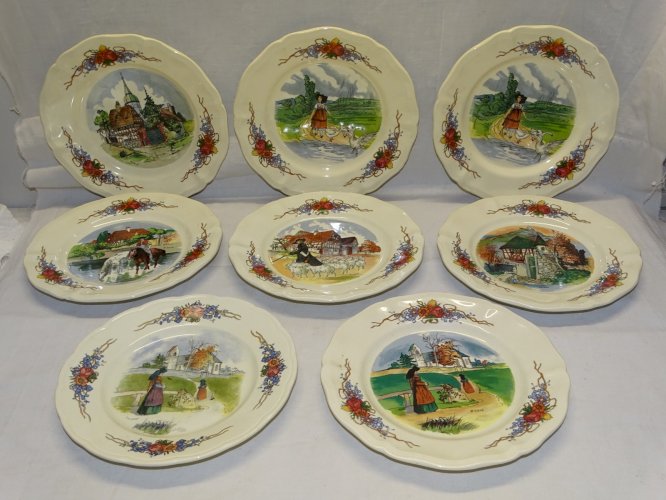 -8 ASSIETTES A DESSERT  CERAMIQUE SARREGUEMINES signées H.LOUX OBERNAI    D