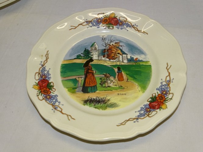 -8 ASSIETTES A DESSERT  CERAMIQUE SARREGUEMINES signées H.LOUX OBERNAI    D