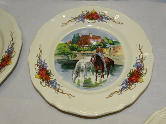 -8 ASSIETTES A DESSERT  CERAMIQUE SARREGUEMINES signées H.LOUX OBERNAI    D