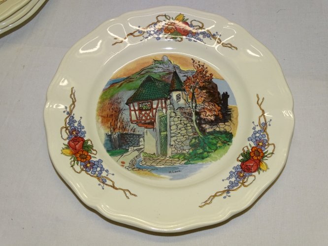 -8 ASSIETTES A DESSERT  CERAMIQUE SARREGUEMINES signées H.LOUX OBERNAI    D