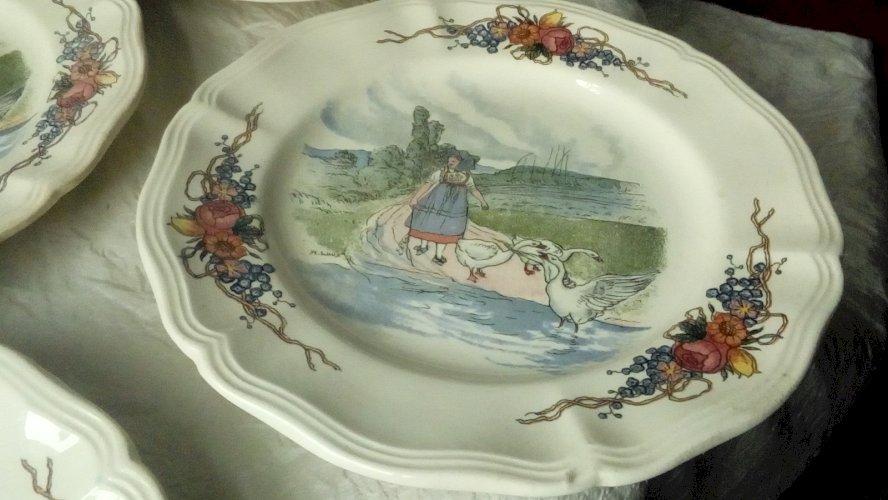 8 ASSIETTES A DESSERT EN FAIENCE OBERNAI SARREGUEMINES*