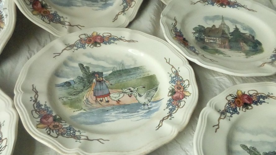8 ASSIETTES A DESSERT EN FAIENCE OBERNAI SARREGUEMINES*