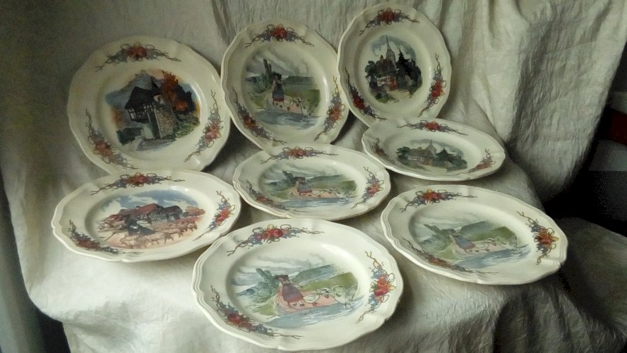 8 ASSIETTES A DESSERT EN FAIENCE OBERNAI SARREGUEMINES*