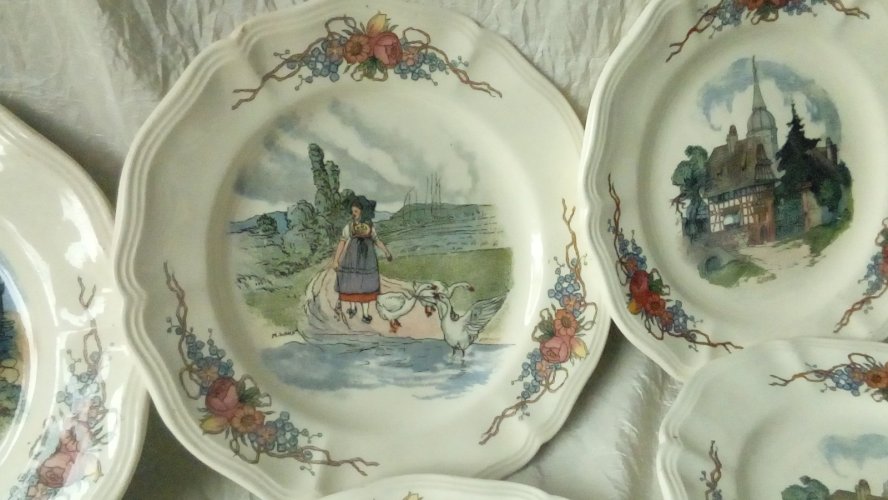 8 ASSIETTES A DESSERT EN FAIENCE OBERNAI SARREGUEMINES*