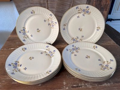 8 porcelain dessert plates with a barbel decoration