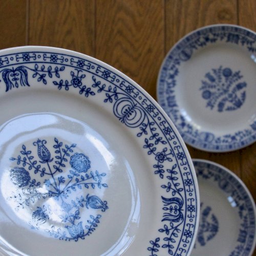 8 assiettes à dessert en porcelaine signées Kahla Germany cobalt