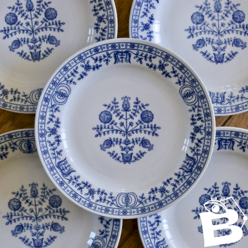 8 assiettes à dessert en porcelaine signées Kahla Germany cobalt