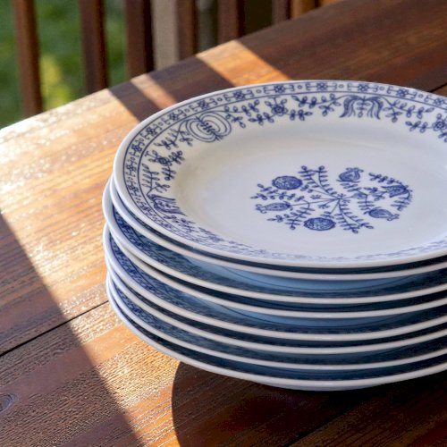 8 assiettes à dessert en porcelaine signées Kahla Germany cobalt