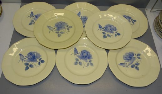 - 8 DIGOIN SARREGUEMINES CERAMIC PLATES WITH BLUE ROSES IN THE CENTER D