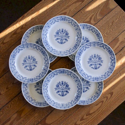 8 assiettes plates en porcelaine signées Kahla Germany bleu cobalt