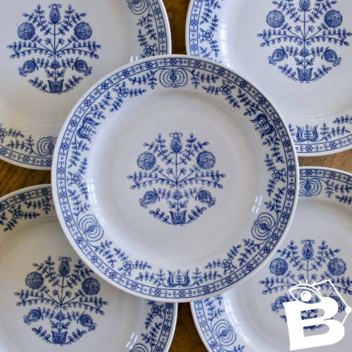 8 assiettes plates en porcelaine signées Kahla Germany bleu cobalt