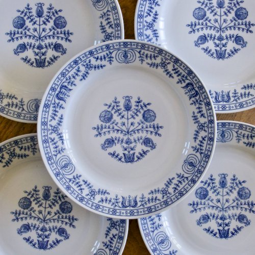 8 assiettes plates en porcelaine signées Kahla Germany bleu cobalt
