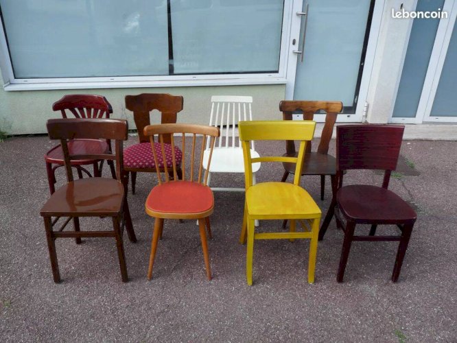 8 chaises de bistrot en bois dépareillées - vintage