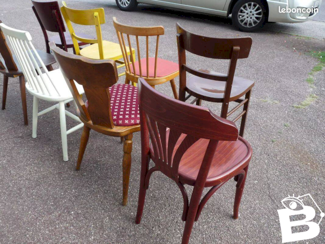 8 chaises de bistrot en bois dépareillées - vintage