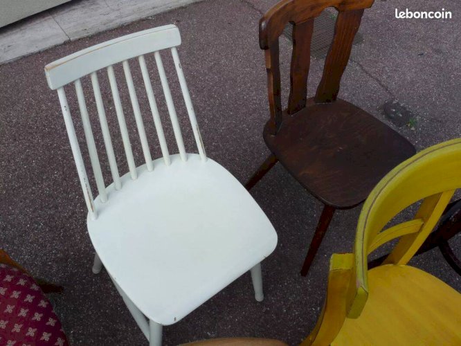 8 chaises de bistrot en bois dépareillées - vintage