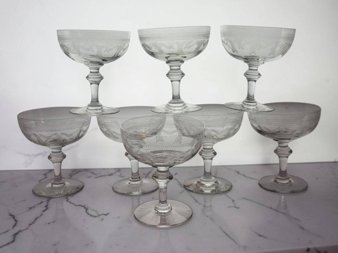 8 coupes à champagne en cristal fin XIXème début XXème