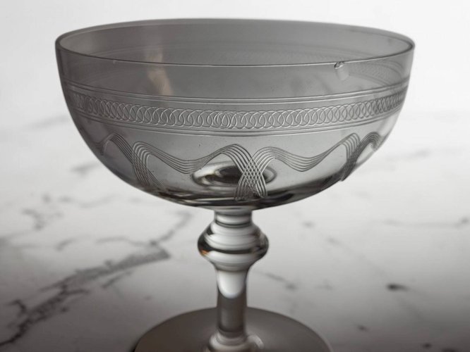 8 coupes à champagne en cristal fin XIXème début XXème