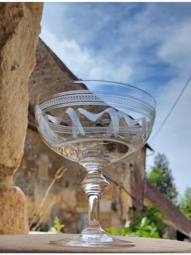 8 coupes à champagne en cristal fin XIXème début XXème