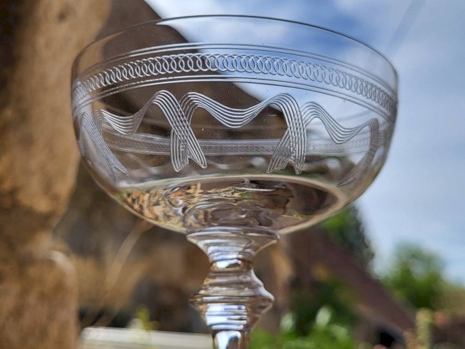 8 coupes à champagne en cristal fin XIXème début XXème