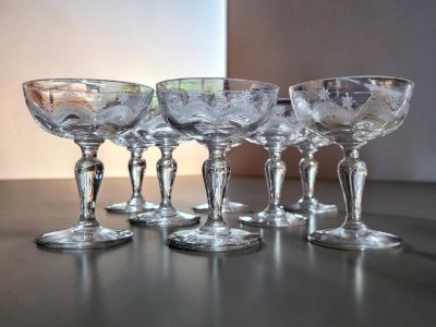 8 engraved glass champagne cups Meisenthal, Art Deco