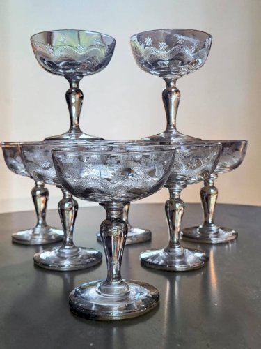8 coupes à champagne en verre gravé Meisenthal, Art Déco